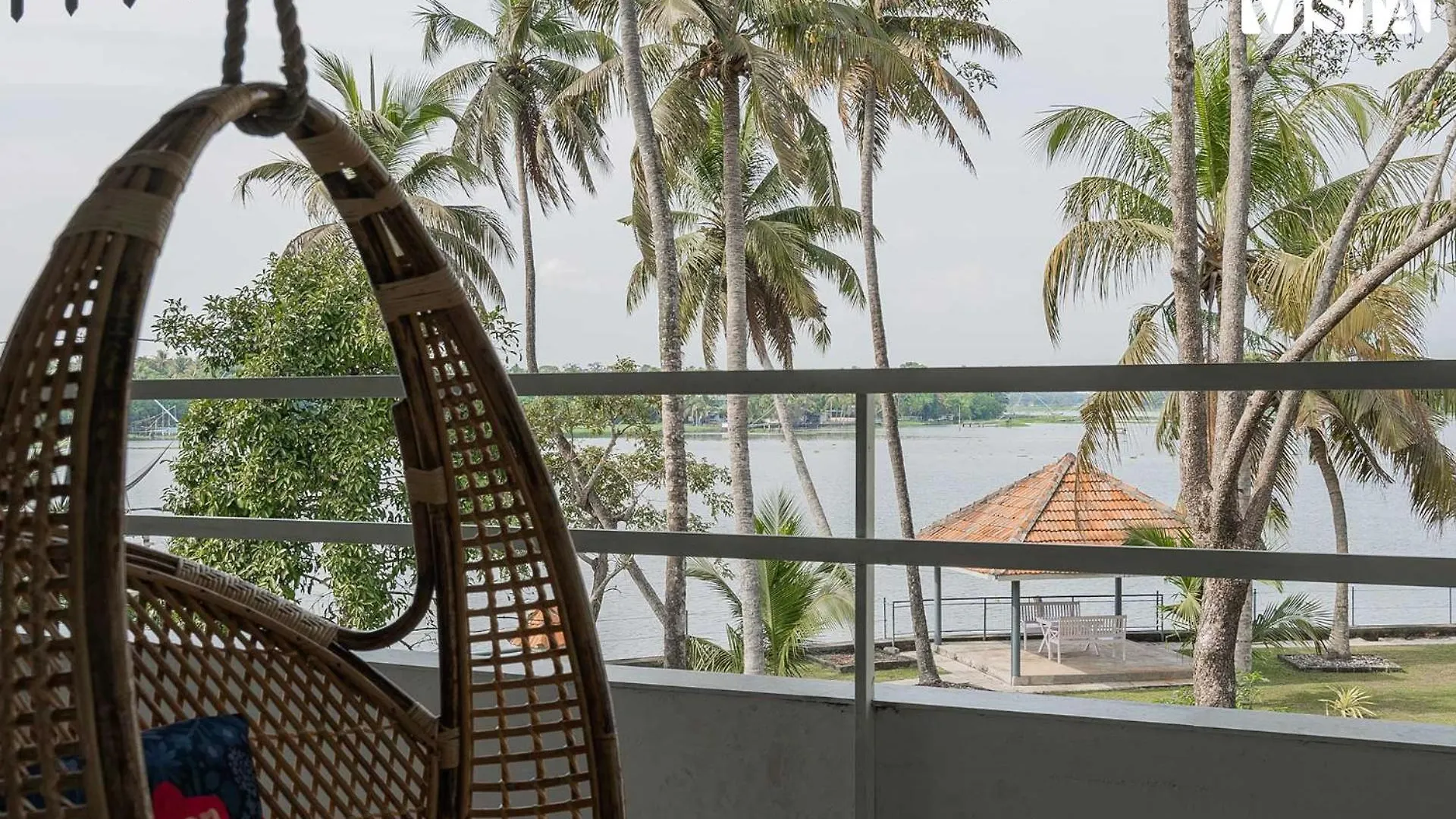 Aqua Vista Riverview By Stayvista - Private Pool Kochi 빌라